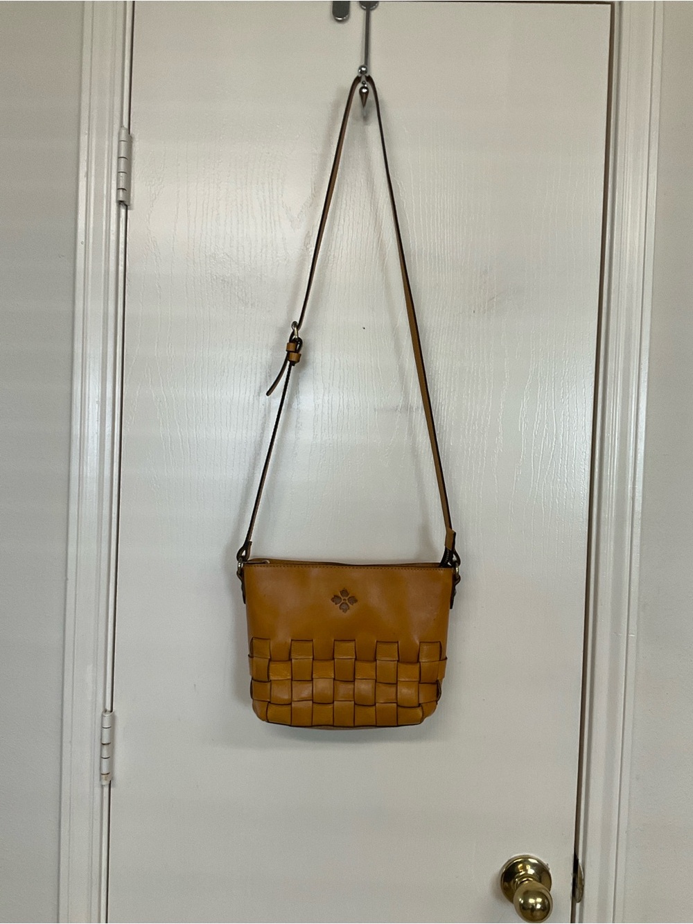 Patricia Nash Caranna Leather Crossbody Bag - Picture 3 of 6